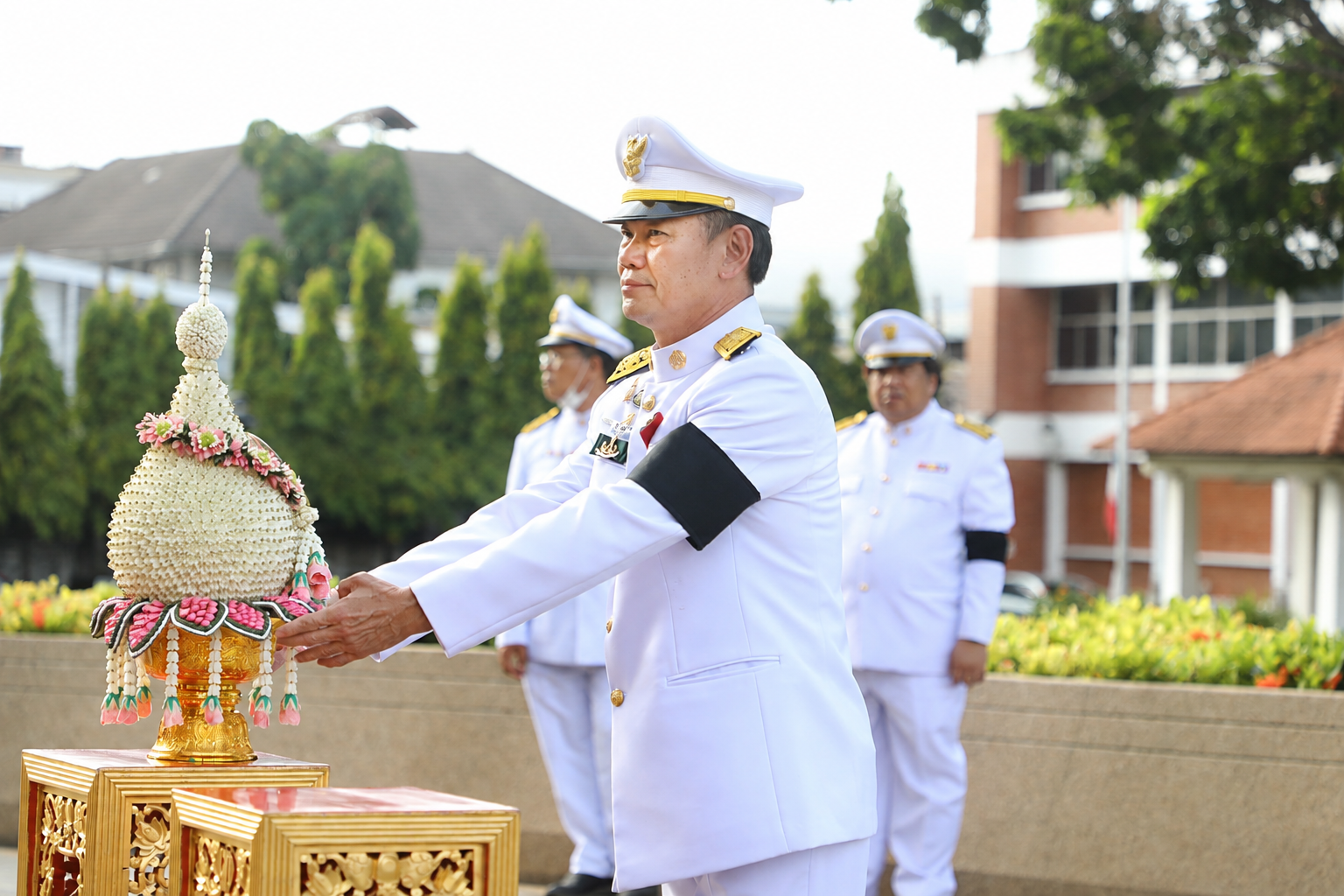 title - ส.ป.ก. ร่วมพิธีวางพานพุ่มถวายเครื่องราชสักการะ พระบรมราชานุสาวรีย์พระบาทสมเด็จพระปรมินทร มหาจุฬาลงกรณ์ พระจุลจอมเกล้าเจ้าอยู่หัว เนื่องในวันสื่อสารแห่งชาติ ประจำปี 2569